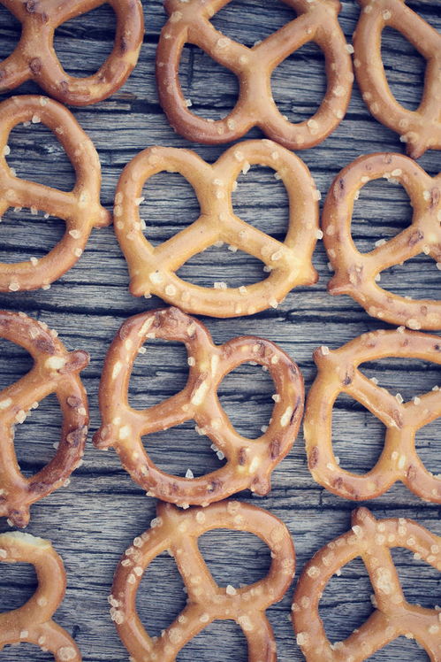 pretzel bites,Pretzel Bites: A Delectable Snack with a Rich History